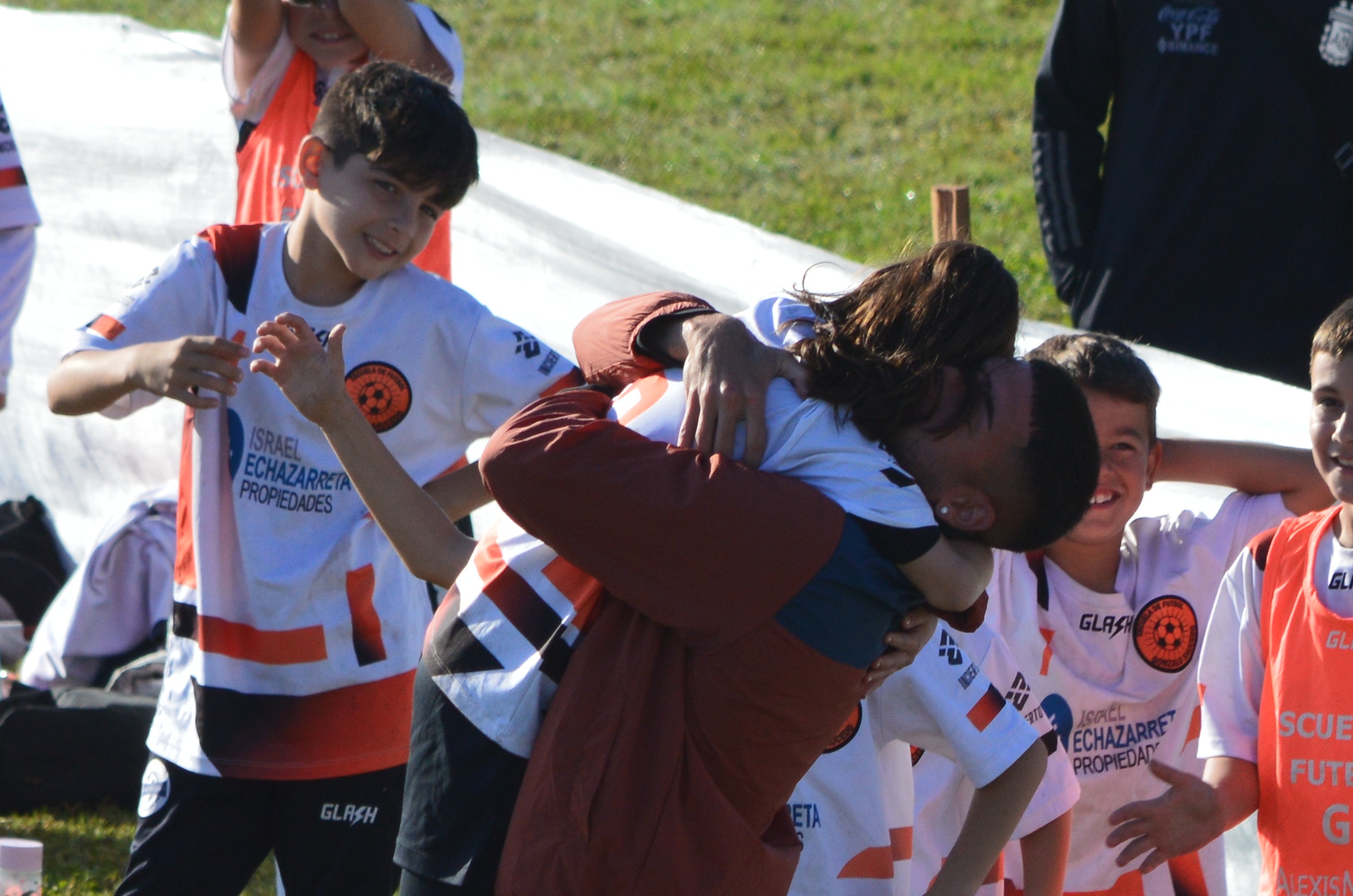 Niños entrenando en Huracán